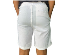 Carregar imagem no visualizador da galeria, Short em Linho na cor Branco